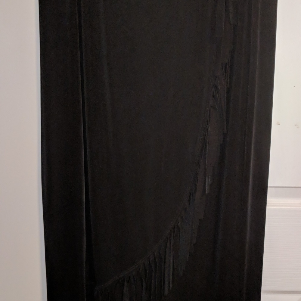 Take a close look--awesome black skirt!!